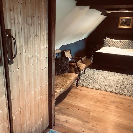 Tudor House - Double Room - Shared Bathroom Goff's Oak Exteriör bild
