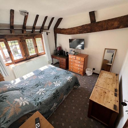 Tudor House - Double Room - Shared Bathroom Goff's Oak Exteriör bild