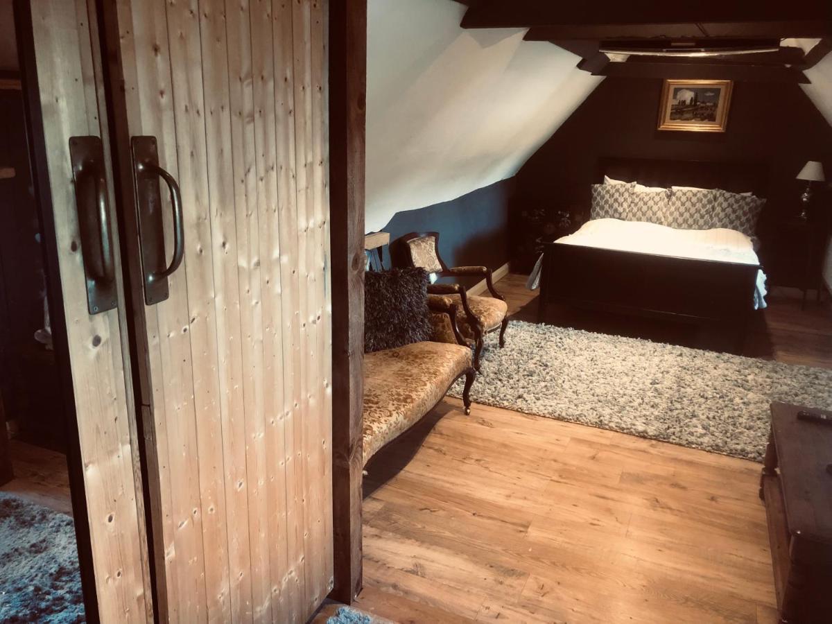 Tudor House - Double Room - Shared Bathroom Goff's Oak Exteriör bild